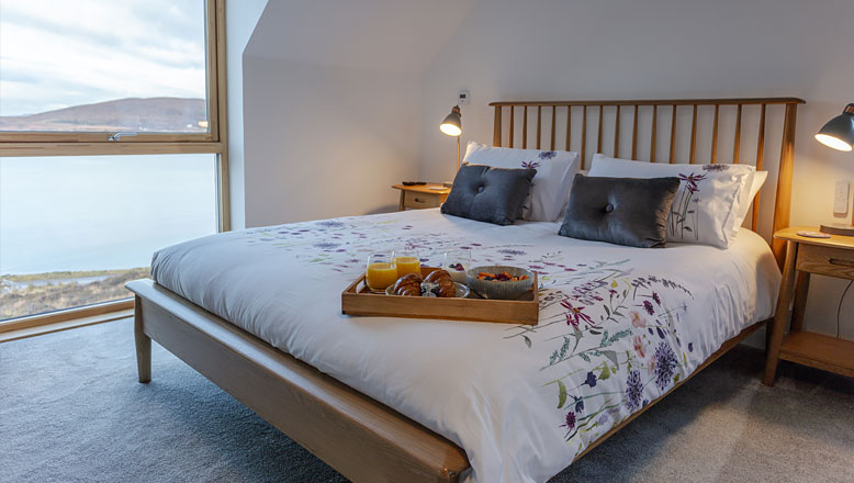 The Otters - Master Bedroom